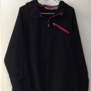 FREE TECH BLACK/PINK WATER RESISTANT WINDBREAKER